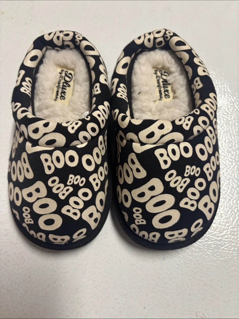 NWOT dearfoams Deluxe Black and Cream Halloween Boo' Slippers